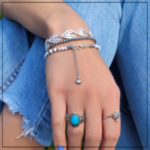 biala bransoletka z muszelka    