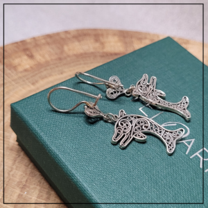 kolczyki wiszace delfinki