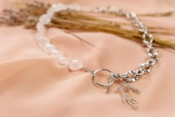 biżuteria z kwarcem różowym