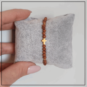 bransoletka zloty krzyzyk piasek pustyni