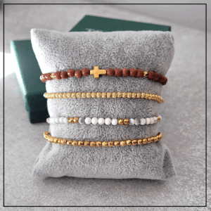 bransoletka zloty krzyzyk piasek pustyni