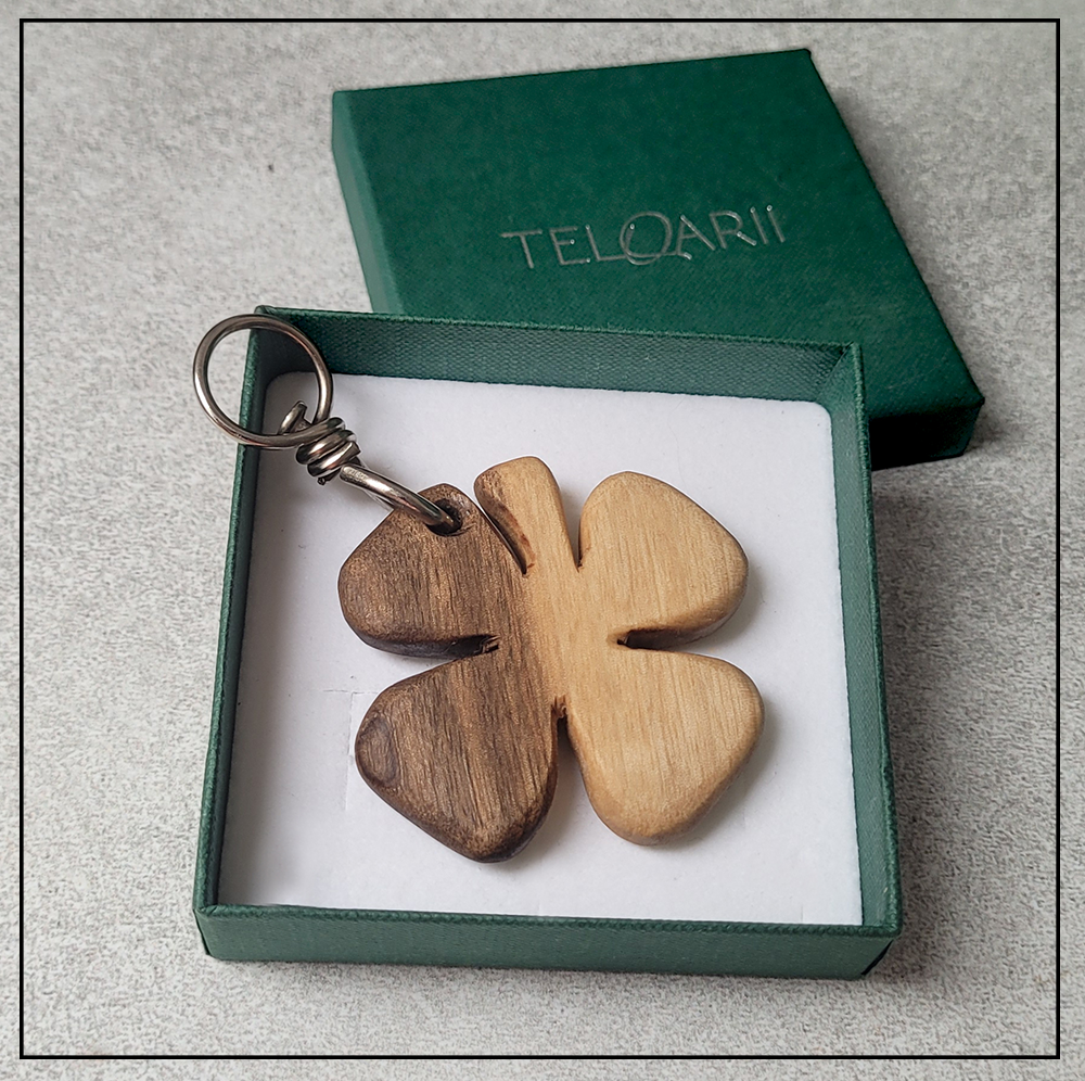 brelok+koniczyna+drewno+akacja+duzy++++++ brelok+koniczyna+drewno+akacja+duzy++++++