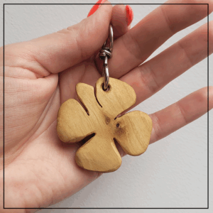 brelok+koniczyna+drewno+dab+jasne++++++