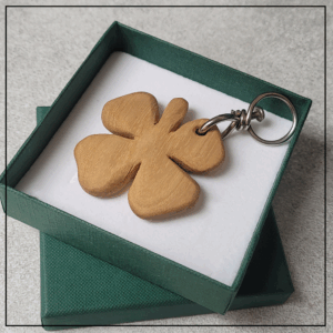 brelok+koniczyna+drewno+dab+jasne+++++++