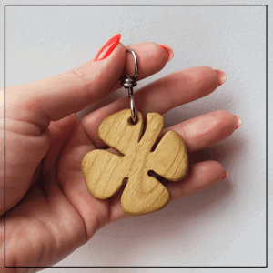 brelok+koniczyna+drewno+dab+jasne