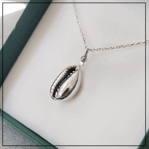 naszyjnik srebrna muszelka kauri