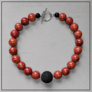 naszyjnik z koralowaca z kula lawy