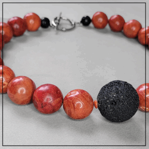naszyjnik z koralowaca z kula lawy