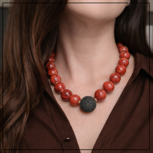 naszyjnik z koralowaca z kula lawy